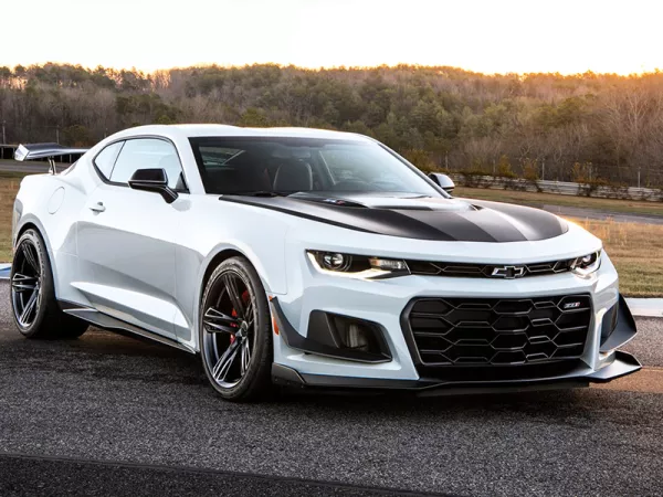 Dịch vụ thay Kính chắn gió xe Chevrolet Camaro tận nơi